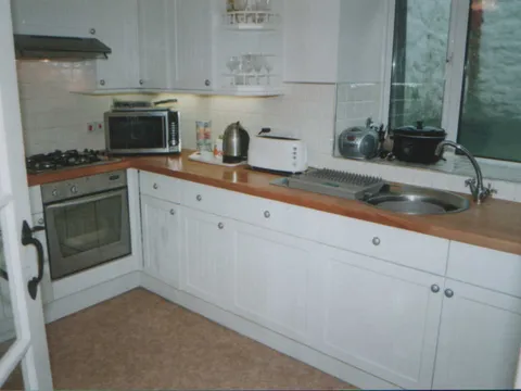 Kitchen__Flat_1_Bell_Court.jpg