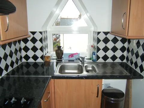 255_St.Margarets_Road-flat_6.Kitchen__2_2010.jpg