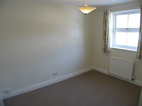 Haycroft_Rd._3_-_bed_2.jpg