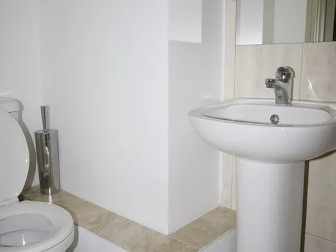 Bathroom_2.jpg