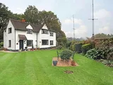 5 bedroom Detached Cottage in Sunningdale