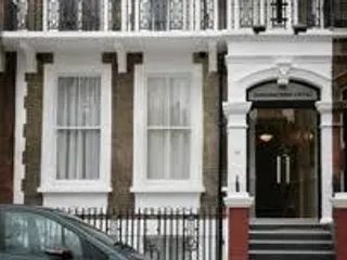 HF2512_JAMES_IMG_00.jpg