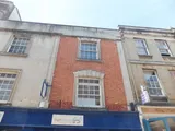  A well presented 1st floor flat in the heart of Shepton Mallet. The property is well finished and benefits from 1 doubl