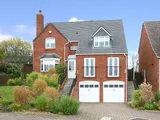 WOMBOURNE, Houndel Grove
